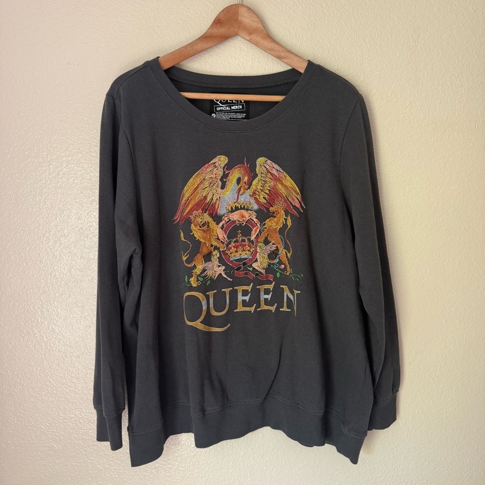 Queen Graphic Sweatshirt - Black
